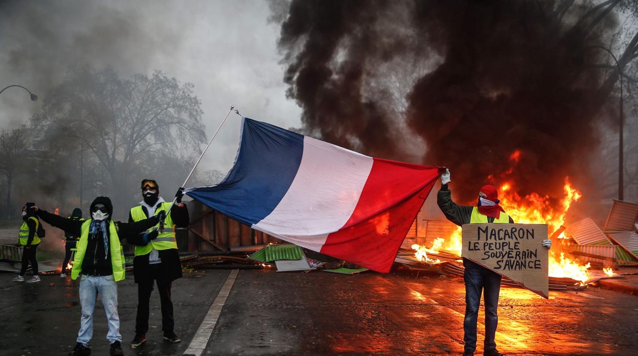 Miembros de los «chalecos amarillos» durante una de las protestas en París