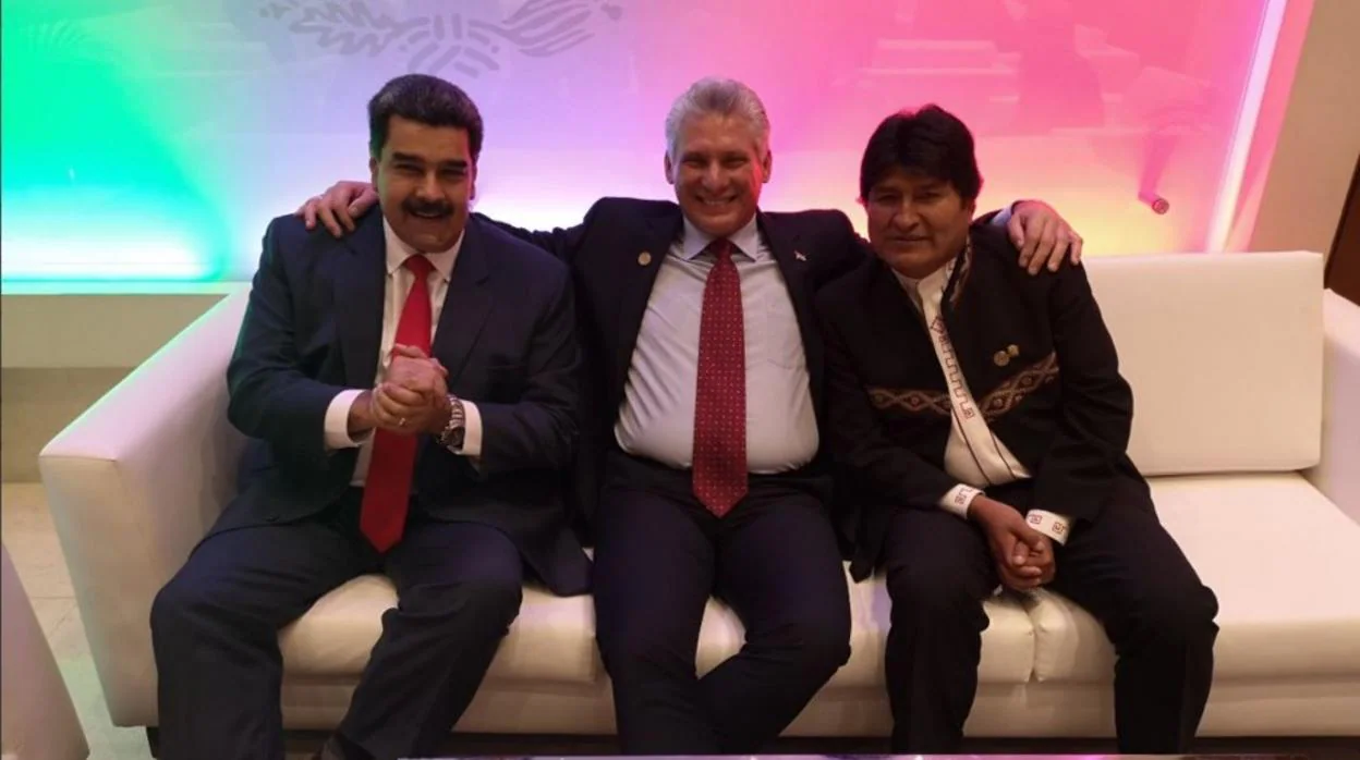 Evo Morales (derecha), con Nicolás Maduro y Díaz-Canel en una foto subida a Twitter por el presidente venezolano tras asistir a la investidura del presidente mexicano, Andrés Manuel López Obrador