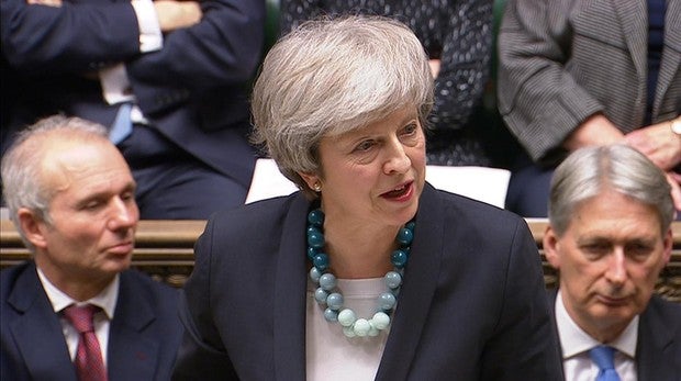 May confirma que aplaza la votación del acuerdo de Brexit e intentará renegociar con Bruselas