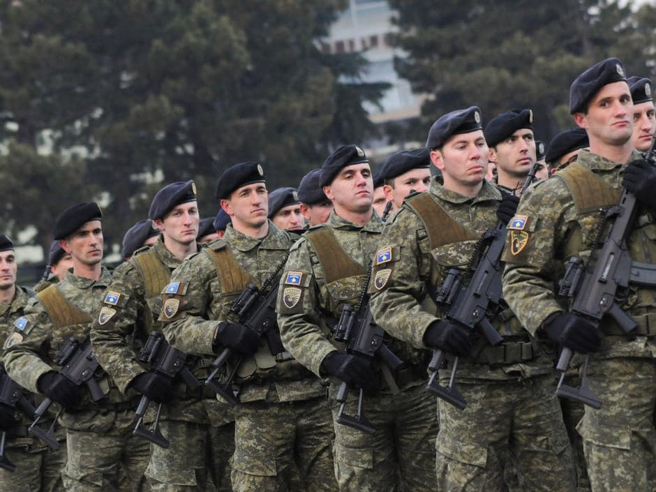 Desfile de las fuerzas de seguridad de Kosovo en Pristina