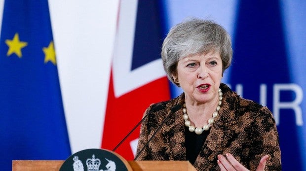 Theresa May, la primera ministra en su nebulosa