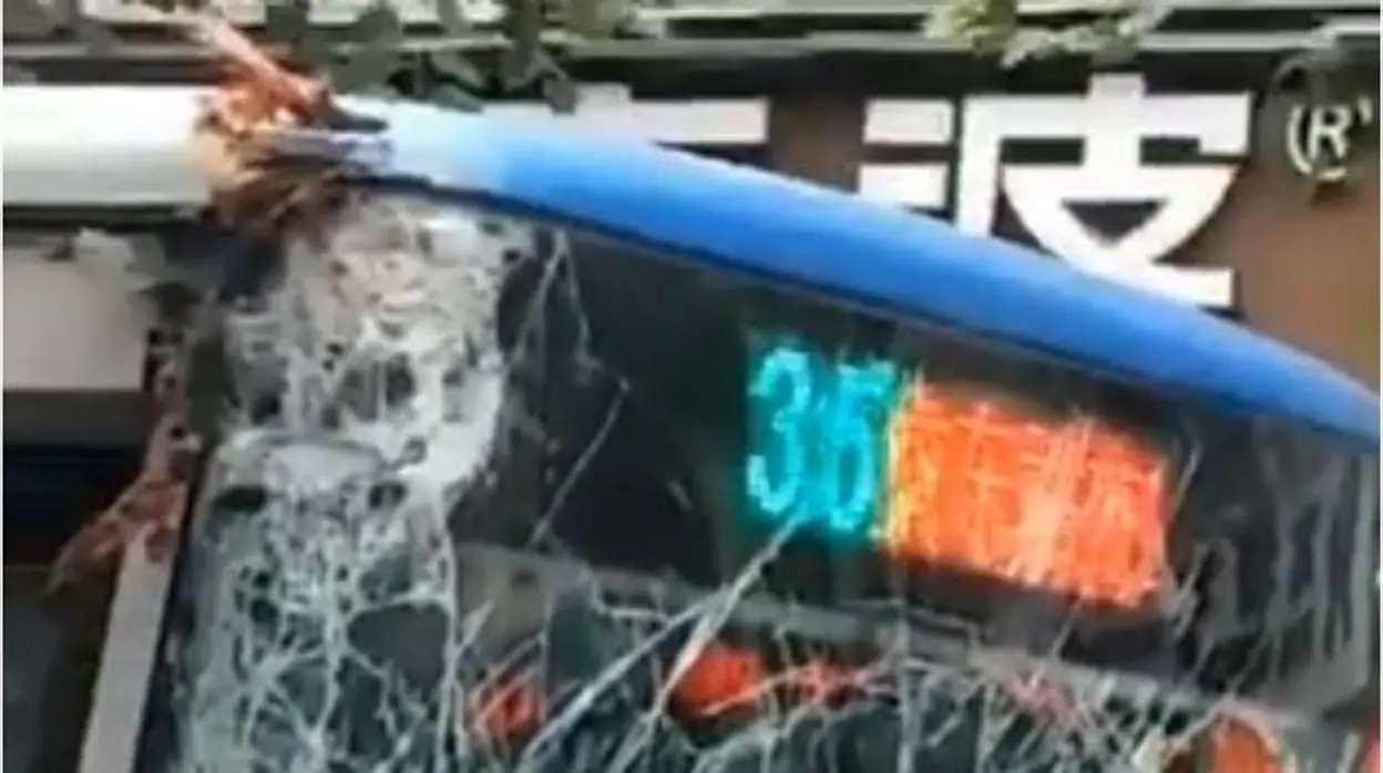 Un hombre secuestra un autobús y mata al menos a ocho personas en China
