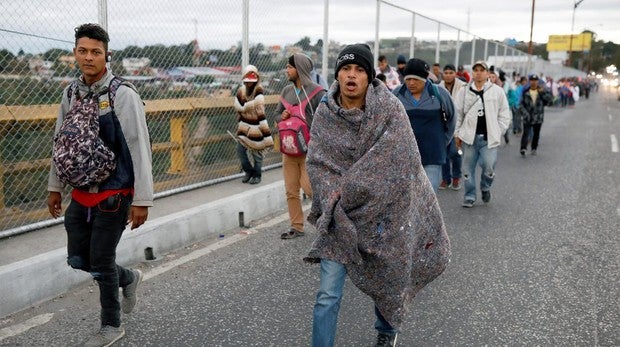 La nueva caravana de 1.800 inmigrantes centroamericanos cruza a Guatemala