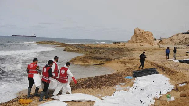 Al menos 120 inmigrantes muertos tras un naufragio en el Mediterráneo frente a la costa de Libia