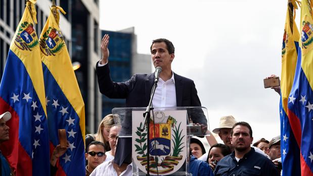 Trump reconoce a Guaidó como presidente interino y el régimen ordena su captura
