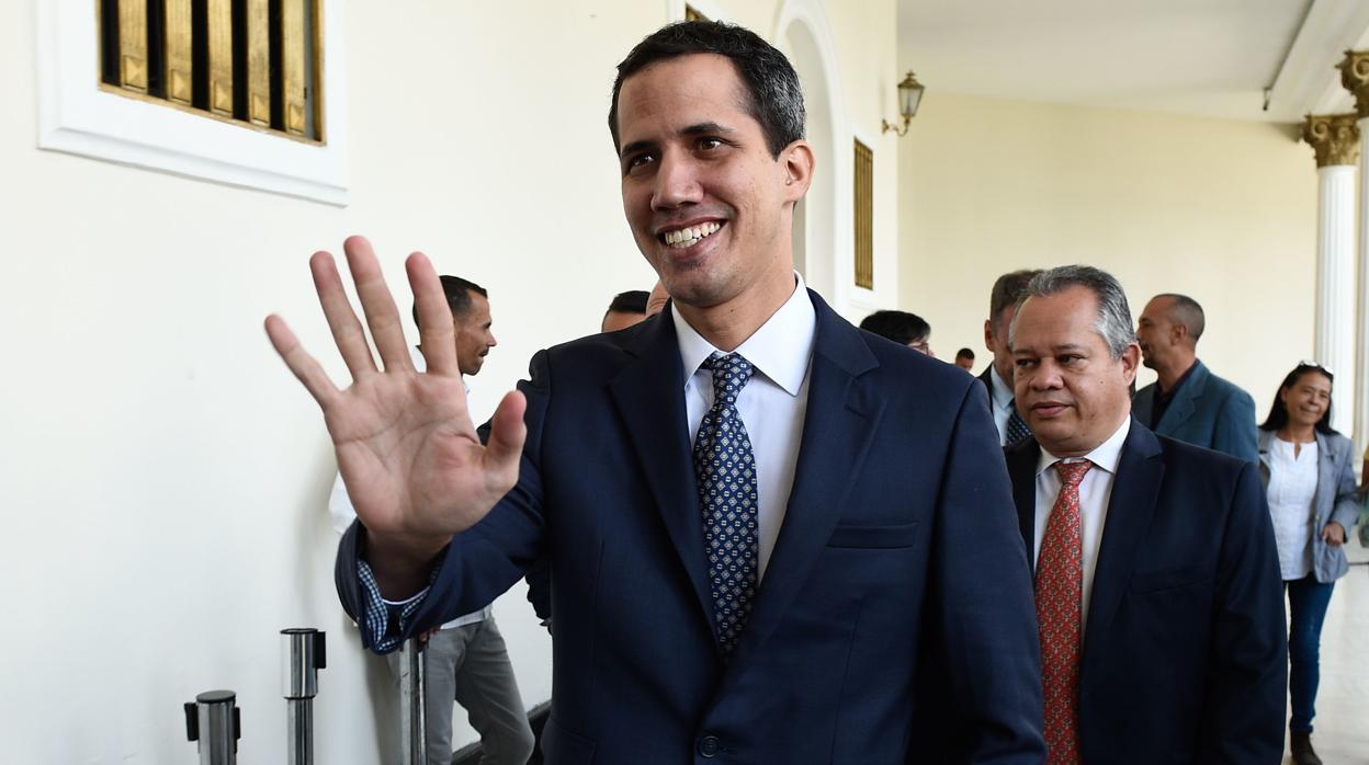 Opina: ¿Debe el Gobierno español reconocer a Guaidó como presidente de Venezuela?