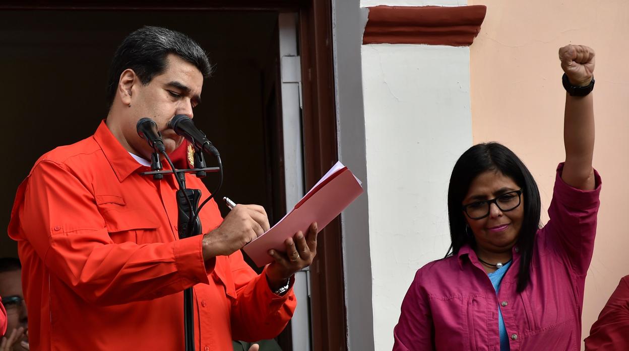 Trump busca asfixiar económicamente a Maduro