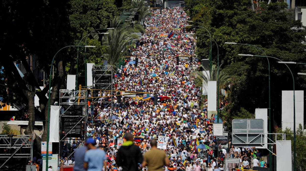 Manifestantes en Caracas en apoyo de Juan Guaidó