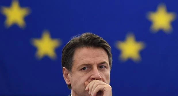 Conte, duramente criticado en la Eurocámara: «¿Hasta cuándo va a ser un títere de Salvini-Di Maio?»