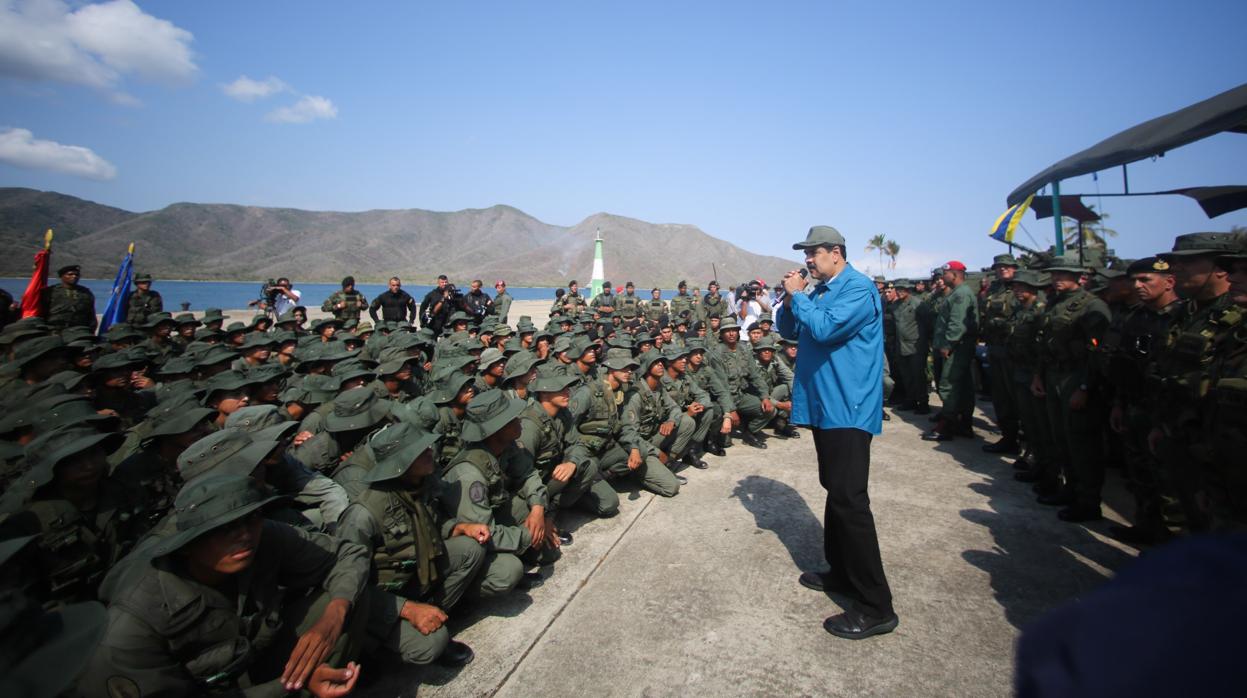 Maduro supervisa ejercicios militares en la Base Naval de Turiamo y pide a los militares cuidar la unión y lealtad la Fuerza Armada Nacional en los próximos días