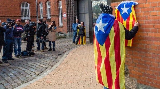 Críticas al independentismo en Le Figaro: «Sola, Cataluña no es nada ni cultural ni económicamente»