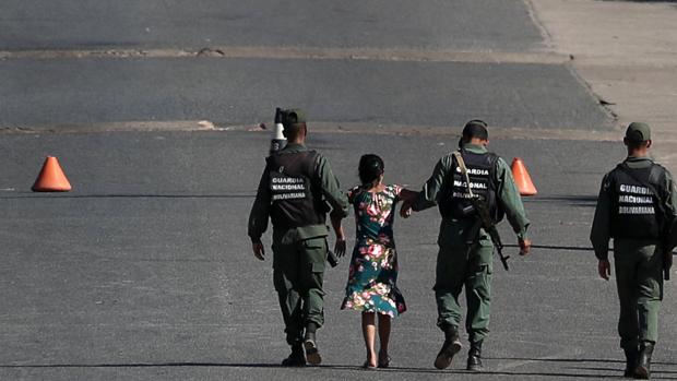 Dos civiles muertos y varios heridos por el ejército de Maduro en la frontera con Brasil