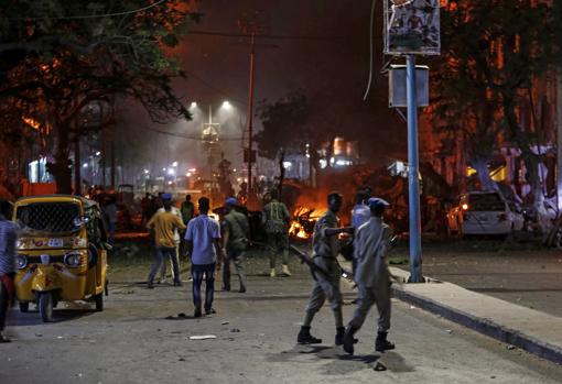 El lugar del atentado en Mogadiscio