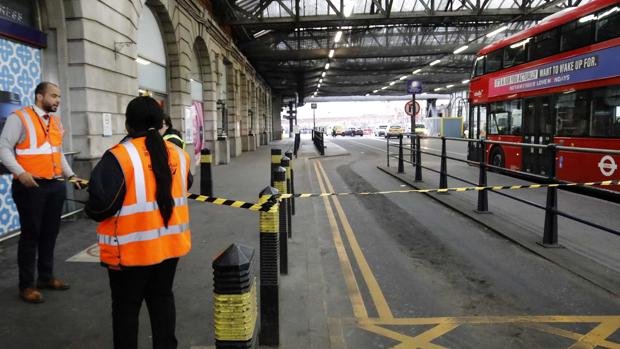 Enviados tres artefactos explosivos a dos aeropuertos y una estación de tren de Londres