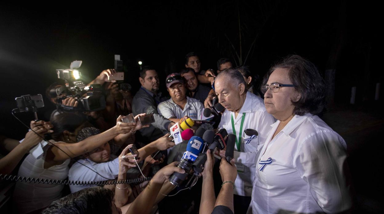 El negociador de la oposición, Carlos Tünnermann, habla a la prensa en Managua