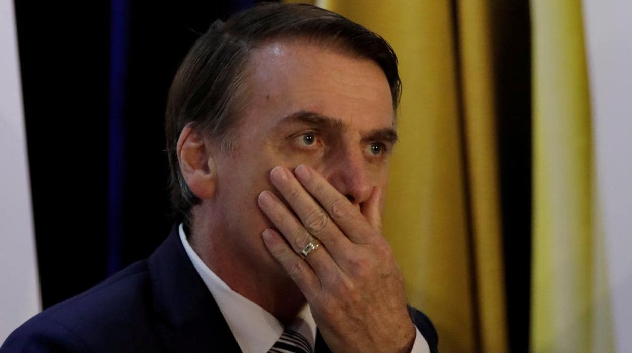 Revuelo por los polémicos mensajes de Bolsonaro en Twitter: «¿Qué es la lluvia  dorada?