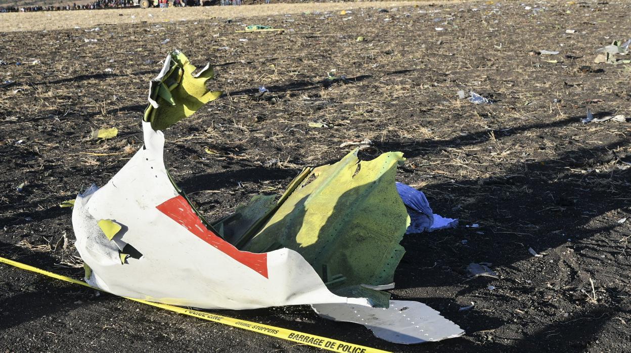 Restos del avión Boeing 737 Max 8 de «Ethiopia Airlines» accidentado en Etiopía