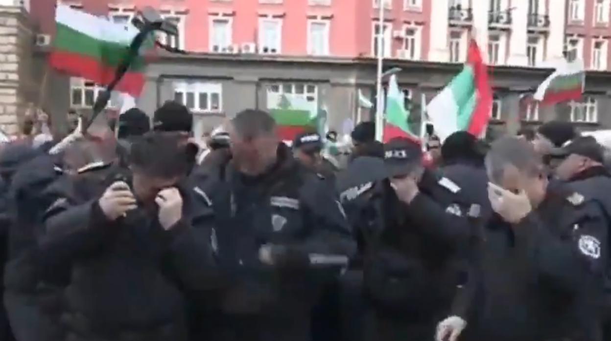 Un grupo de policías de Bulgaria afectados por gas pimienta