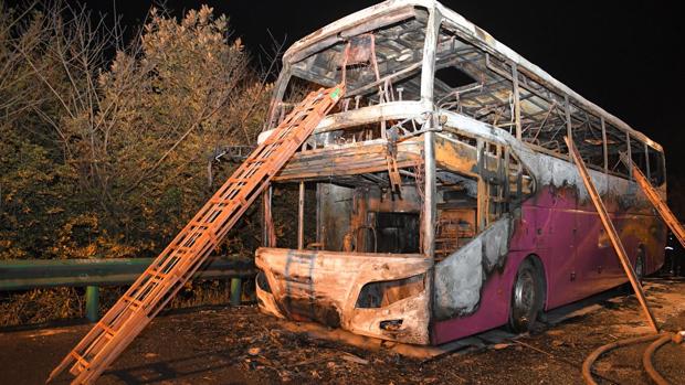 Un incendio en un autobús turístico causa 26 muertos en China