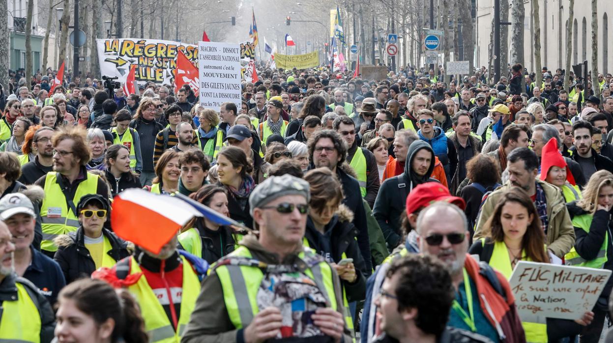 Manifestación de chalecos amarillos contra el Gobierno de Francia este sábado en París