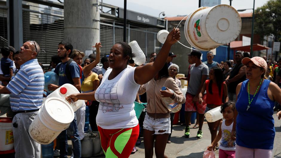 Caracas se queda también sin agua