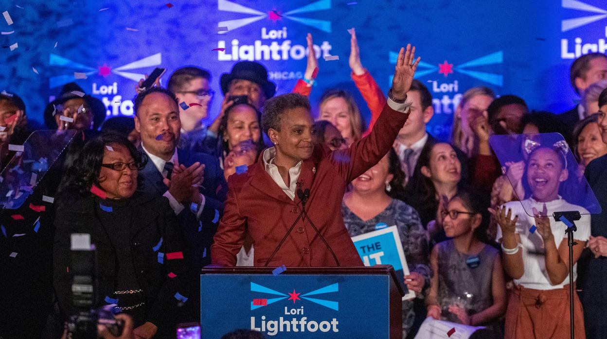 Lori Lightfoot es la primera alcaldesa afroamericana de Chicago