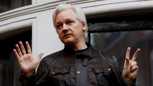 Ecuador se harta de Assange: «Ha violado demasiadas veces el acuerdo para seguir en la embajada»