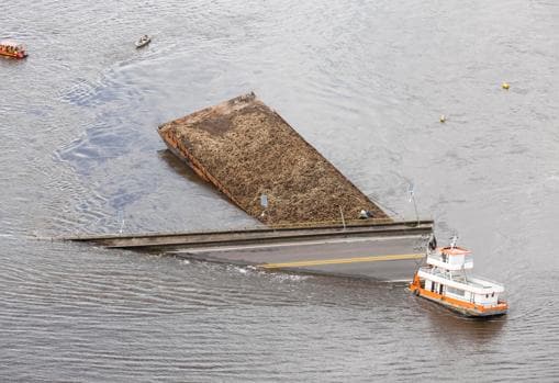 La colisión de una embarcación derriba parte de un puente en Brasil