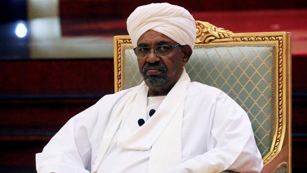 Dimite Omar al Bashir, presidente de Sudán, después de 30 años en el poder
