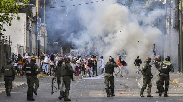 Más de 330.000 muertes violentas en 20 años de régimen chavista en Venezuela