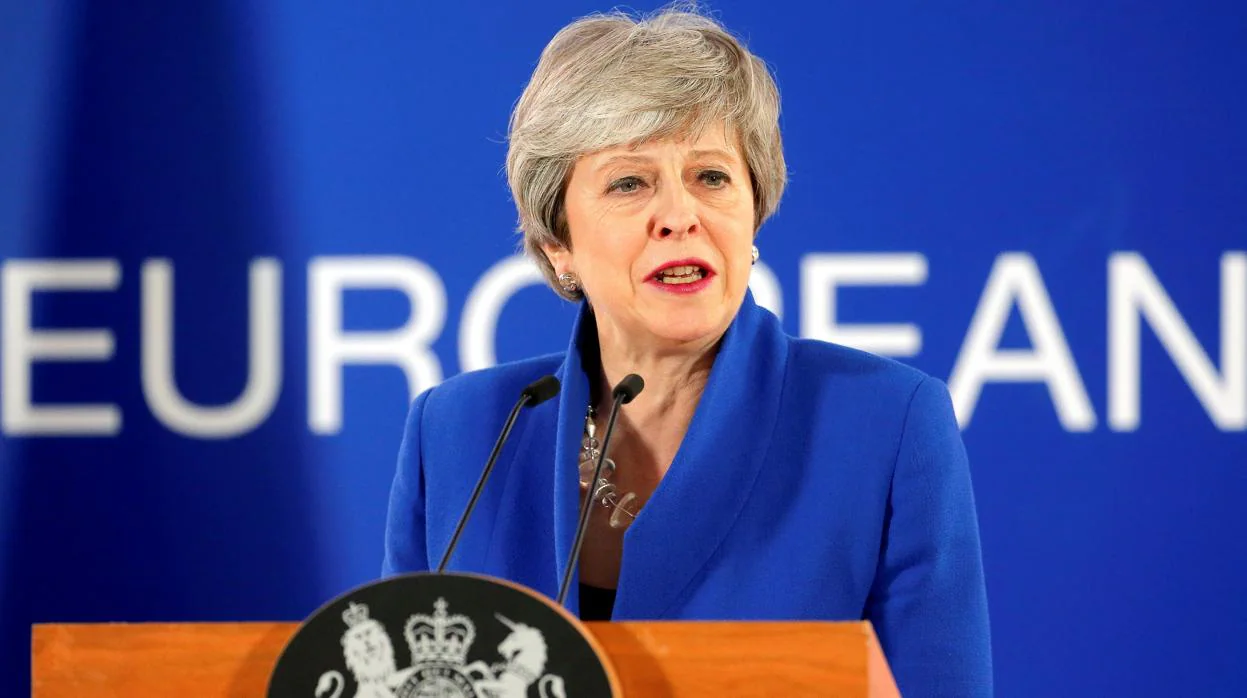La primera ministra británica, Theresa May, ofrece una rueda de prensa tras una cumbre especial de la UE