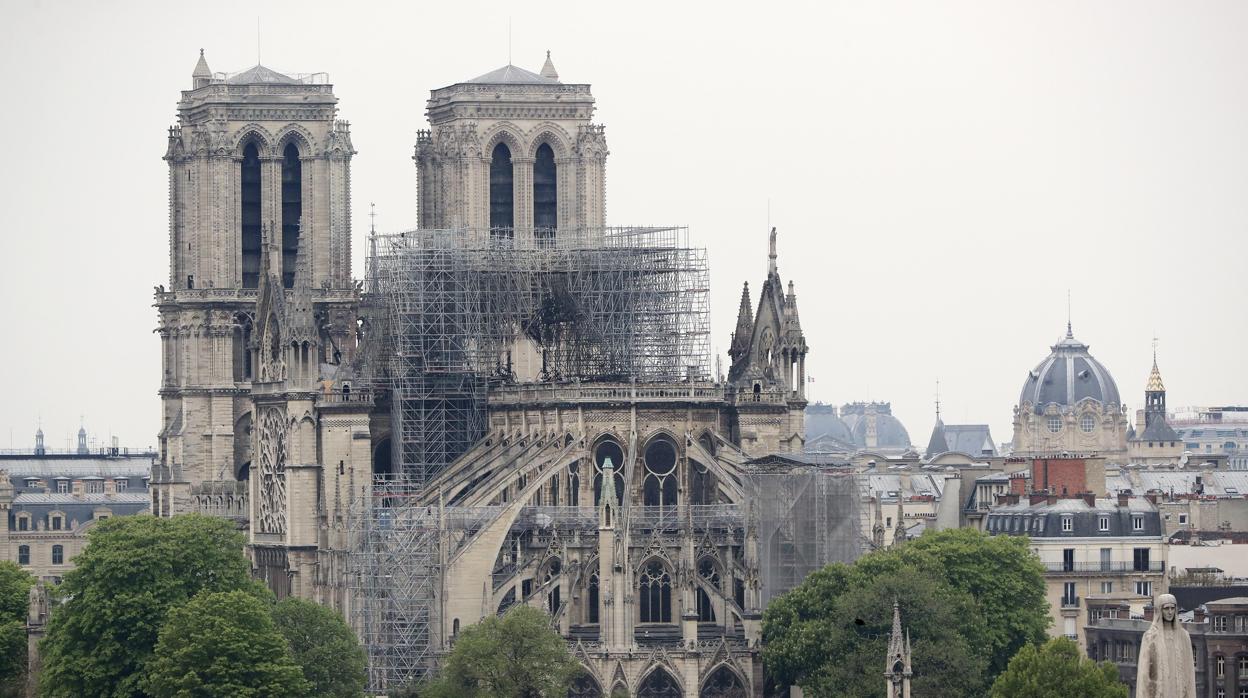 Francia evalúa los daños tras el incendio de la catedral de Notre Dame de París