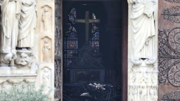 Notre Dame, en directo: Macron promete reconstruir la catedral en «cinco años» y hacerla «más bella»