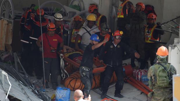 Aumenta a 11 la cifra de muertos por el terremoto de 6,3 en Filipinas