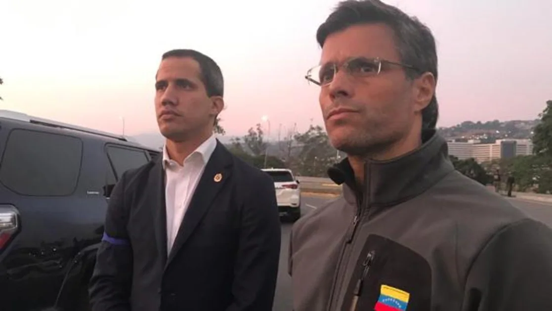 Juan Guaidó y Leopoldo López tras el pronunciamiento desde La Carlota