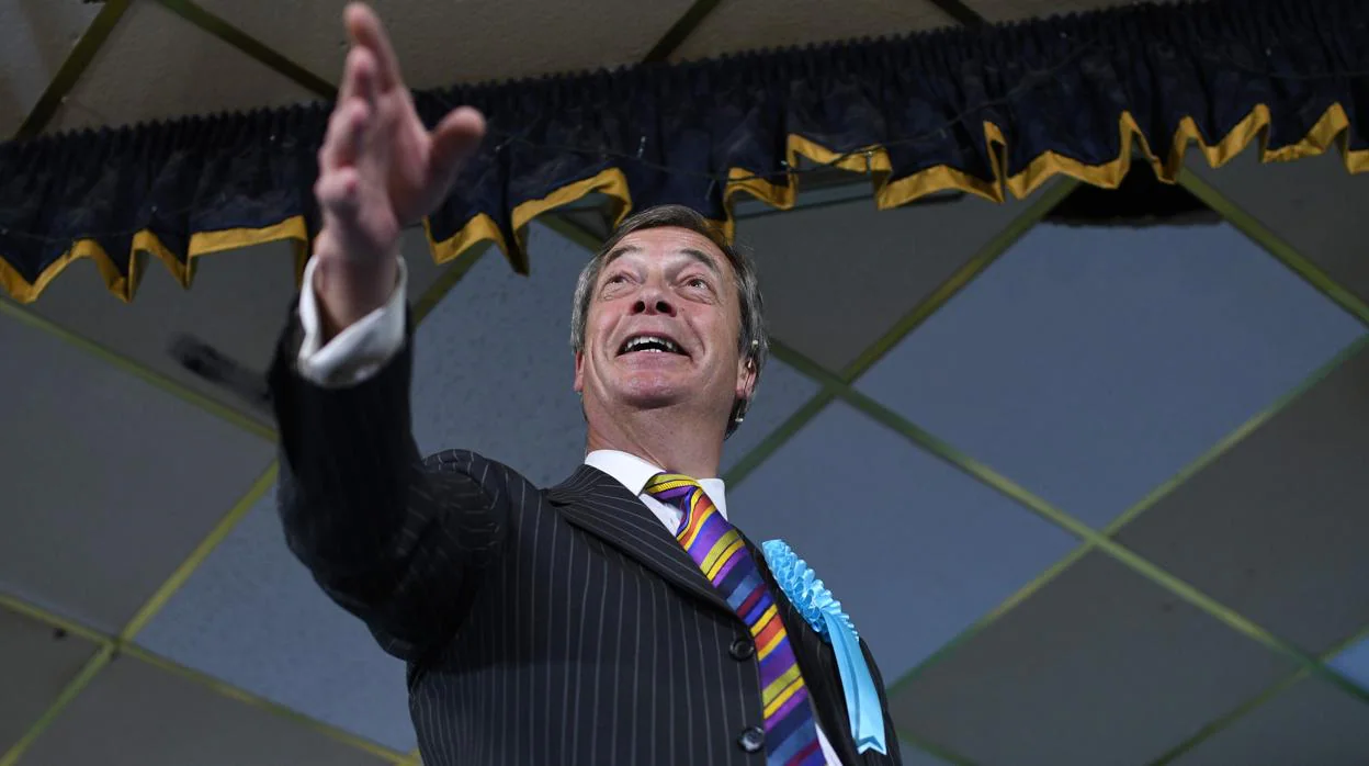 Nigel Farage, este lunes n un acto de campaña para las europeas en Pontefract, en el noroeste de Inglaterra