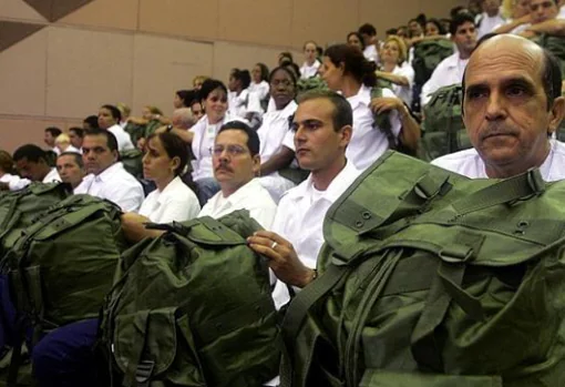 Médicos cubanos reclutados para las misiones internacionales