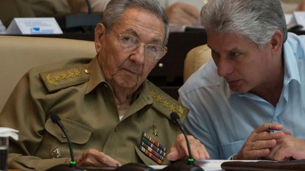 Raúl Castro y Díaz-Canel, denunciados ante La Haya y las Naciones Unidas por «esclavitud»