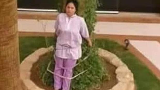 Una familia adinerada de Arabia Saudí castiga a una trabajadora filipina atándola a un árbol