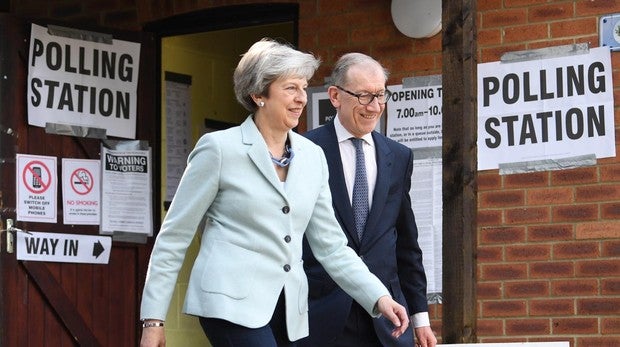 Temor en Bruselas a la dimisión de Theresa May y a un Brexit «duro»