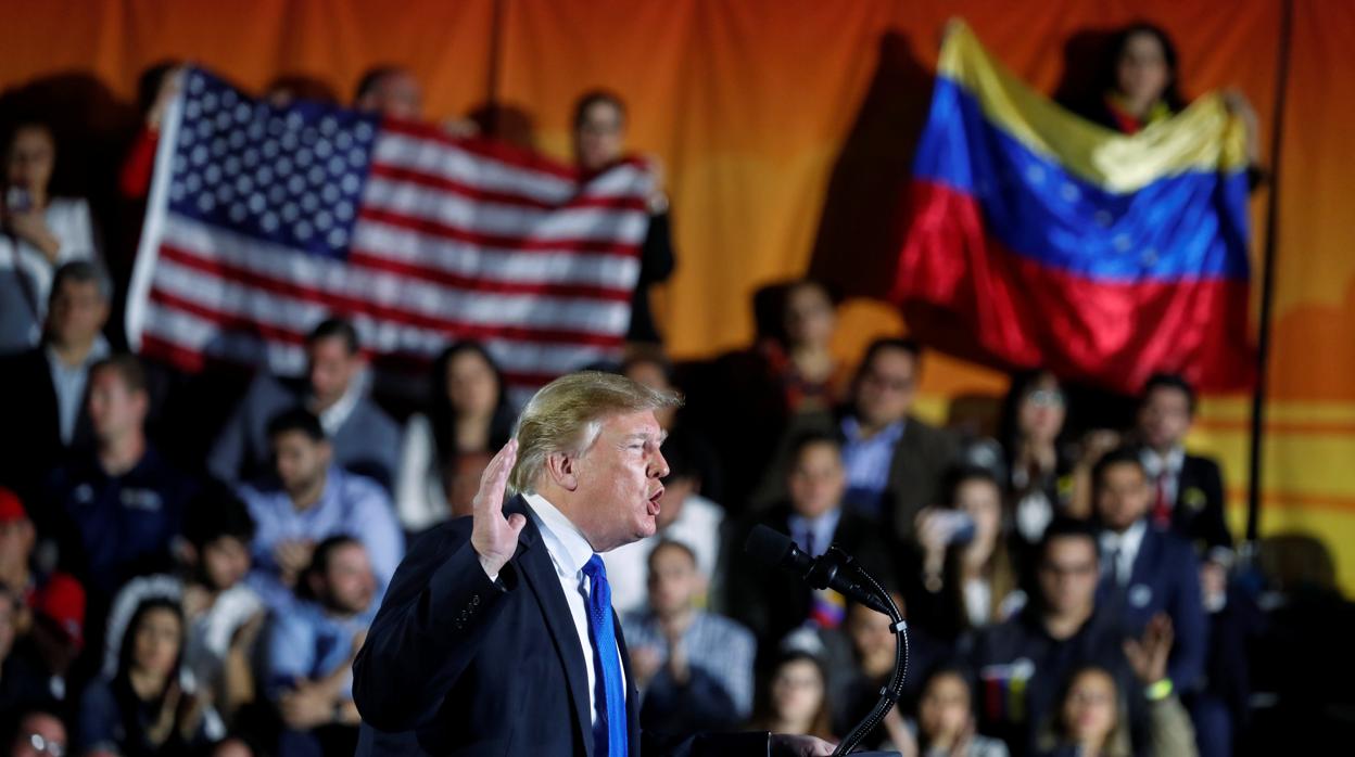 Donald Trump habla sobre la crisis venezolana en un acto en febrero