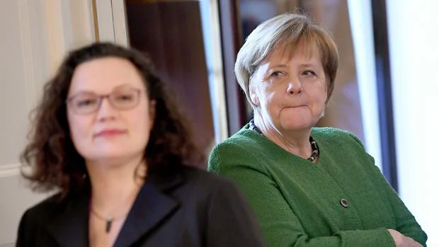 La dimisión de la líder del SPD deja a Merkel pendiente de un hilo