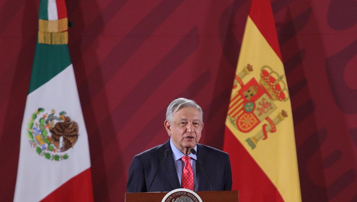 El presidente de México, Andrés Manuel López Obrador, habla durante la conmemoración del exilio republicano español en México esta semana