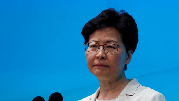 La jefa del Gobierno de Hong Kong aparca la ley de extradición a China, pero no dimite