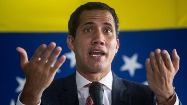 Guaidó aparta a sus dos colaboradores en Colombia y promueve una investigación internacional sobre la malversación de los 90.000 dólares