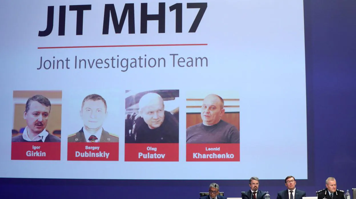 Los cuatro acusados, durante la presentación de las conclusiones por los investigadores