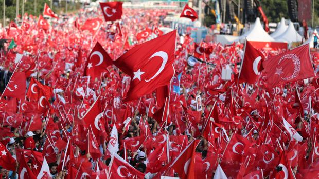 Turquía condena a 141 personas a cadena perpetua por participar en el fallido golpe de Estado de 2016