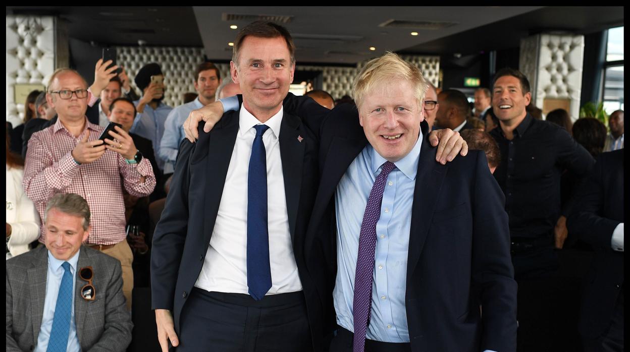 Los dos candidatos a suceder a May, Jeremy Hunt y Boris Johson