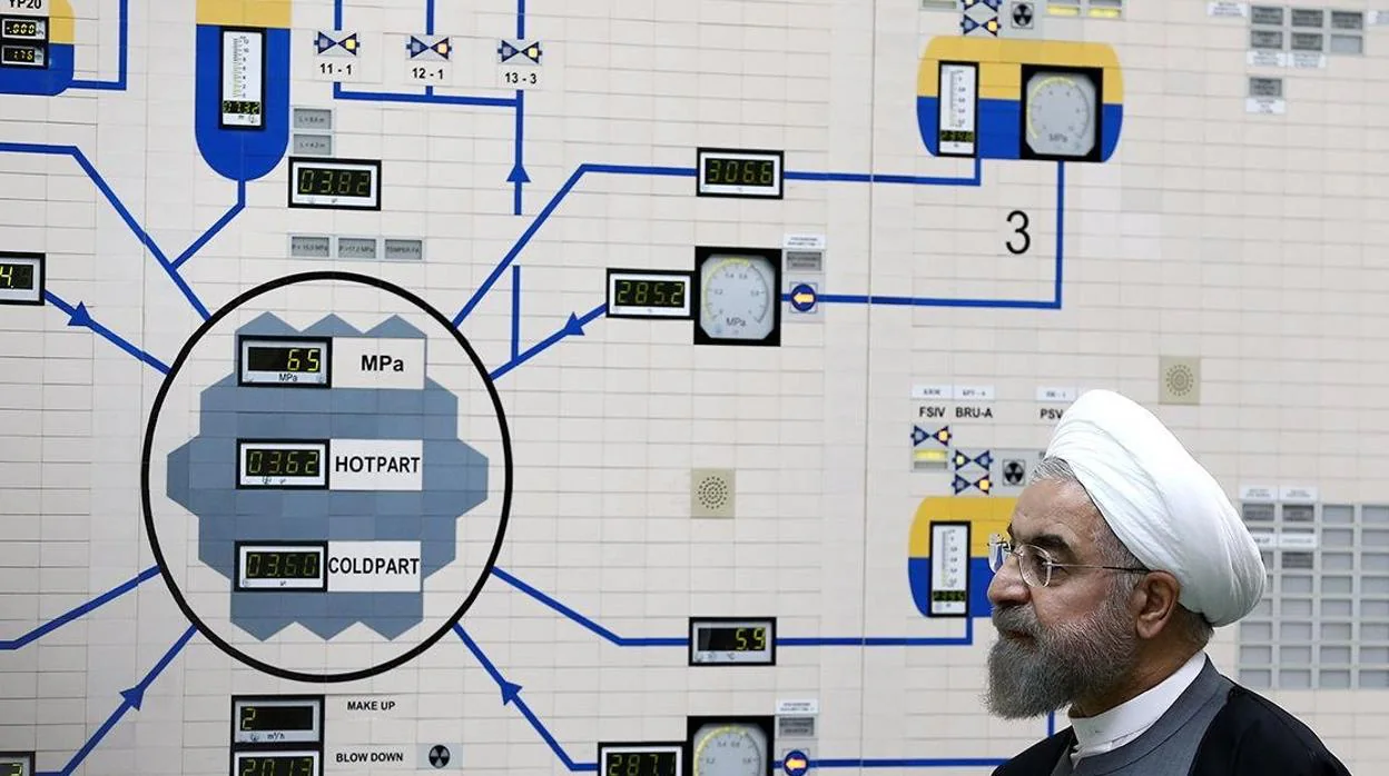 El presidente iraní, Hasán Rohaní, durante una visita a la planta nuclear de Bushehr en el sur de Irán