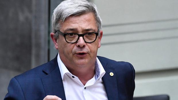 Dimite el presidente del Parlamento flamenco, aliado de Puigdemont, por un escándalo con una prostituta